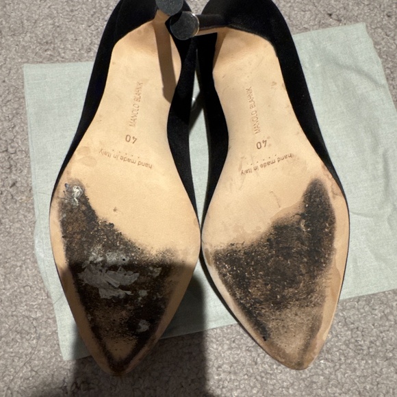 Manolo Blahnik Hangisi Black Satin Pumps - Picture 5 of 7